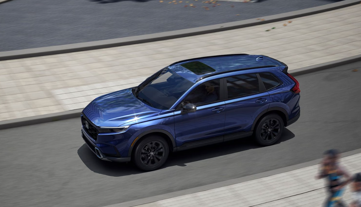 Новий Honda CR-V Hybrid, як магніт, притягує погляди